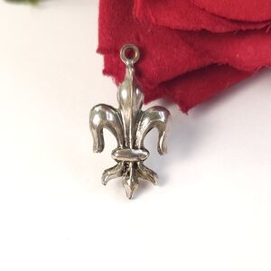 Vintage Silver Fluer De Lis Pendant or Charm Jewelry Making